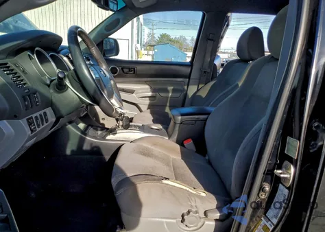 2013 Toyota Tacoma Double Cab Long Bed z USA, uszkodzony, nr VIN 3TMMU4FN0DM056278